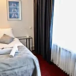 Hotel Midpoint