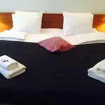 Midpoint Hotel