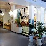 Hotel Midpoint 3*