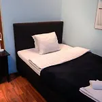 Otel Midpoint 3*