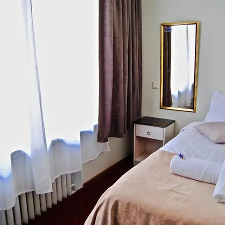 Midpoint Hotell