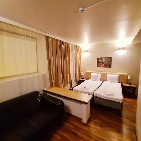 Hotell Midpoint 3*