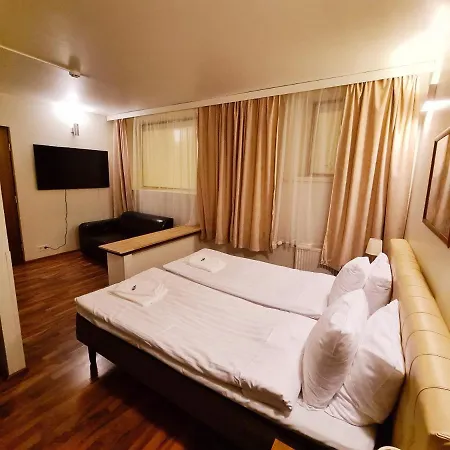 Midpoint Hotell 3*