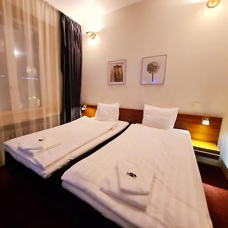 Midpoint Hotell 3*