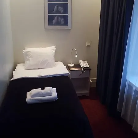 Midpoint Hotell 3*