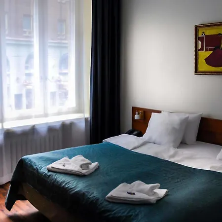 Midpoint Hotell 3*