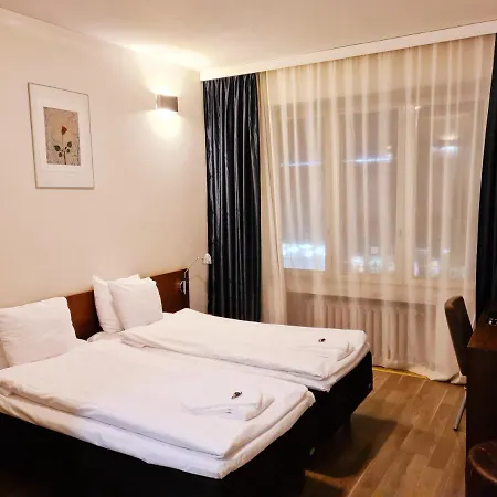 Hotel Midpoint